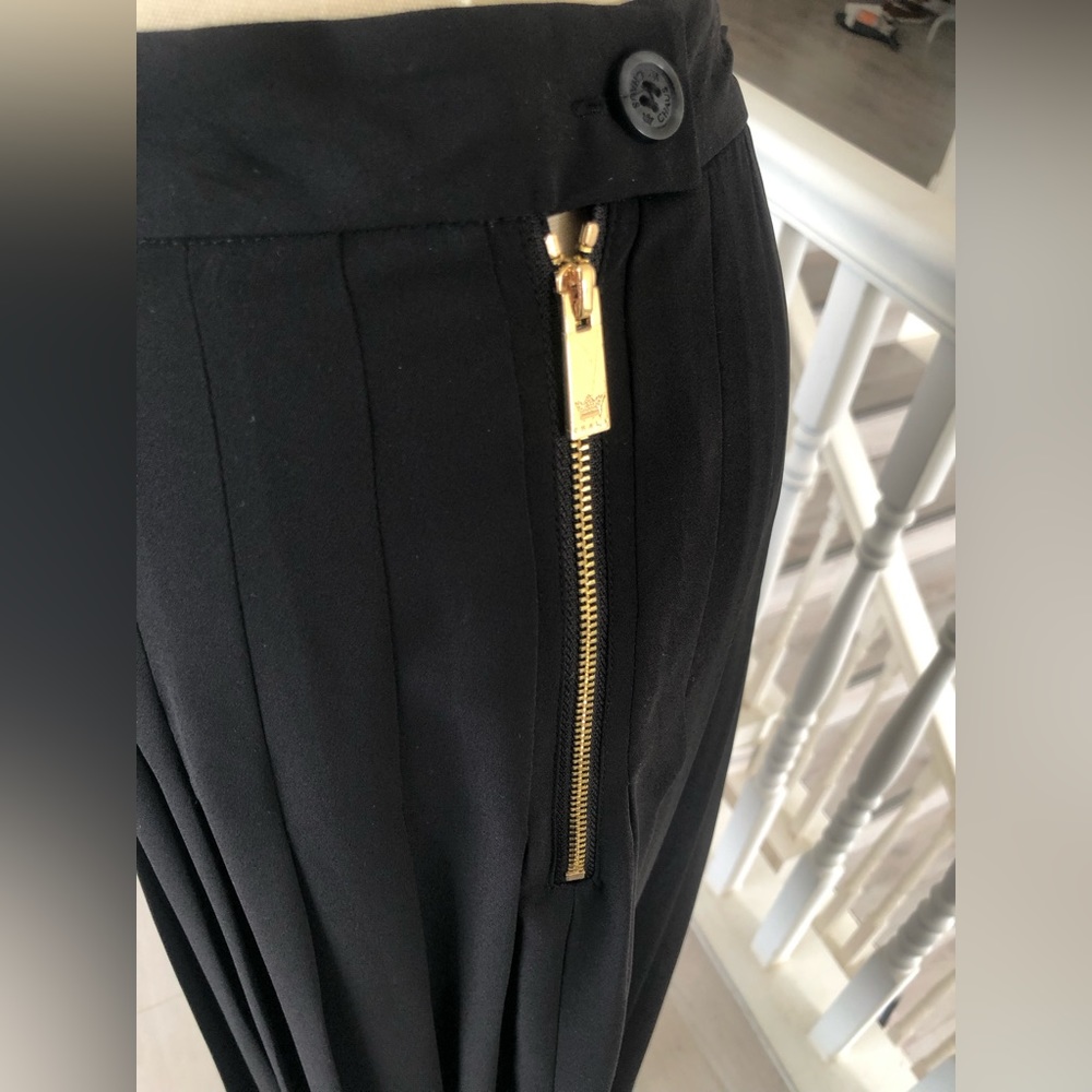 C H A U S, black pleated midi skirt. - Picture 5 of 11